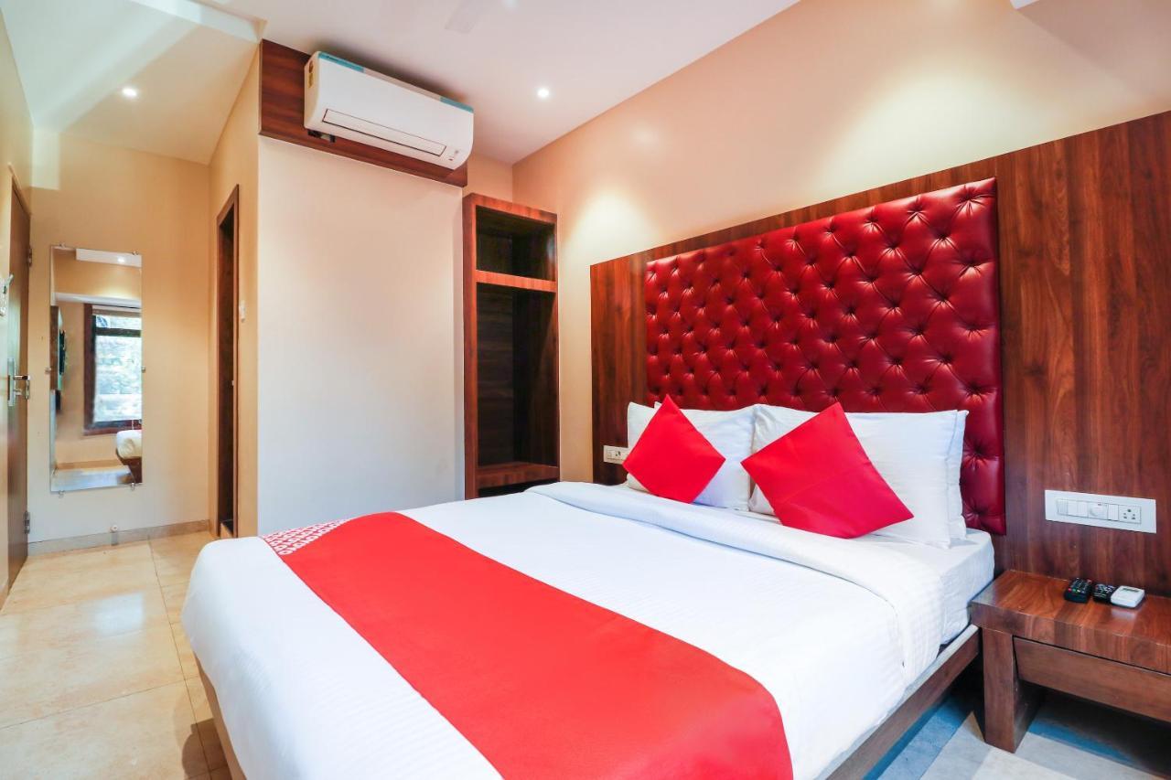 Oyo 70475 Hotel Sea Breeze Мумбаї Екстер'єр фото