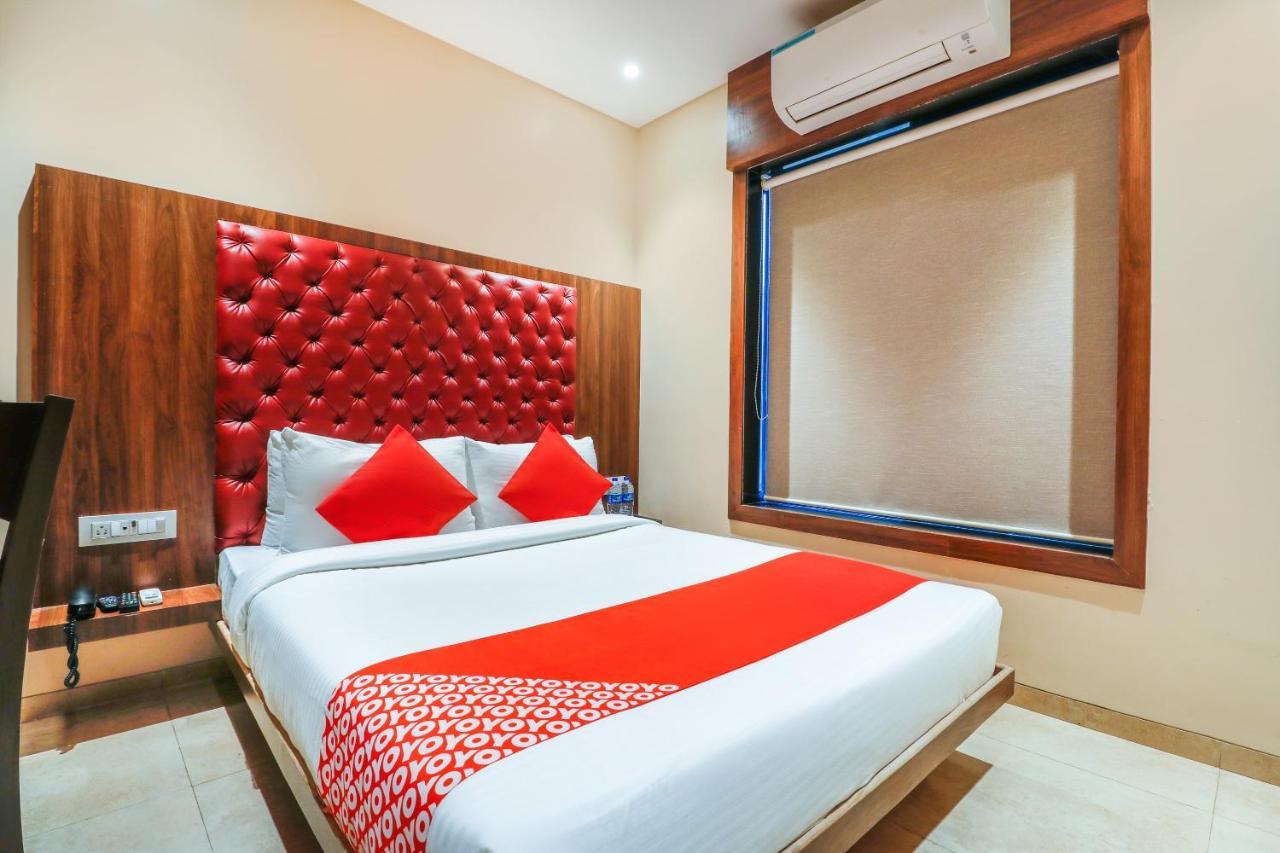 Oyo 70475 Hotel Sea Breeze Мумбаї Екстер'єр фото