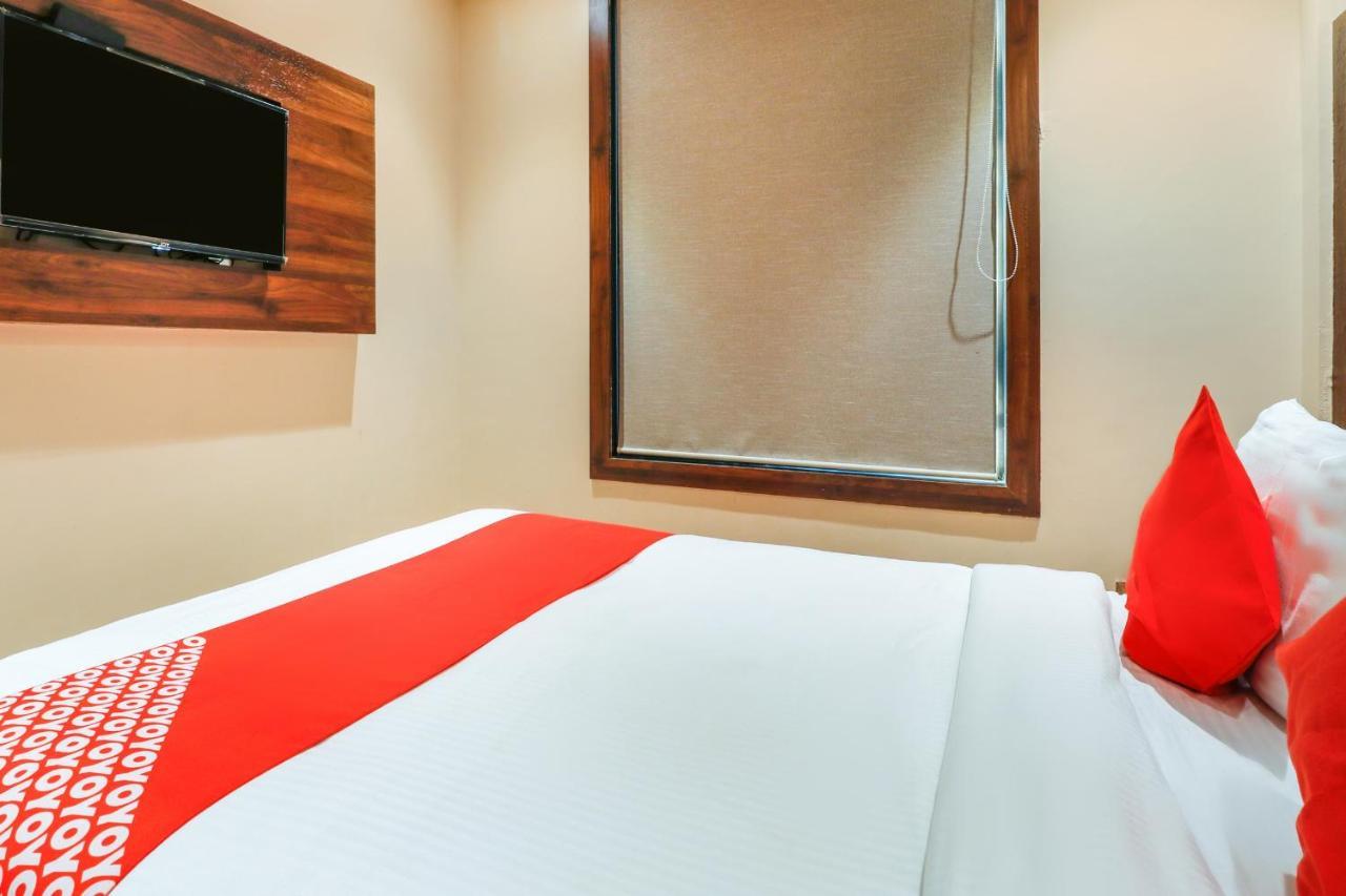 Oyo 70475 Hotel Sea Breeze Мумбаї Екстер'єр фото