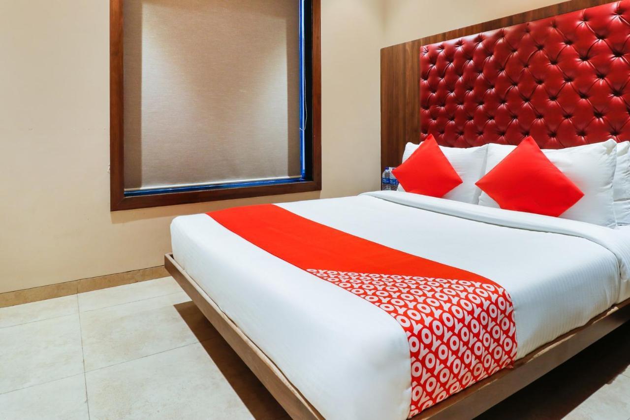 Oyo 70475 Hotel Sea Breeze Мумбаї Екстер'єр фото