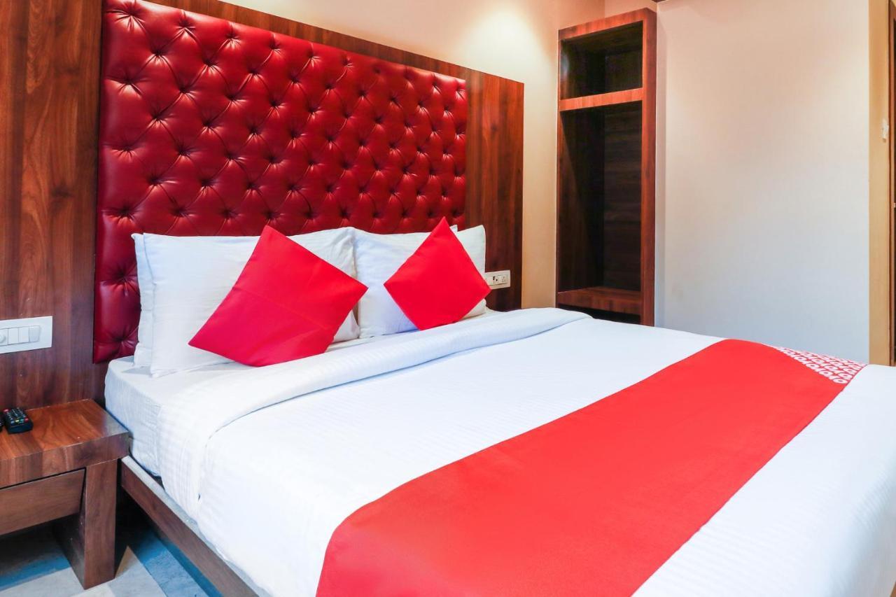 Oyo 70475 Hotel Sea Breeze Мумбаї Екстер'єр фото